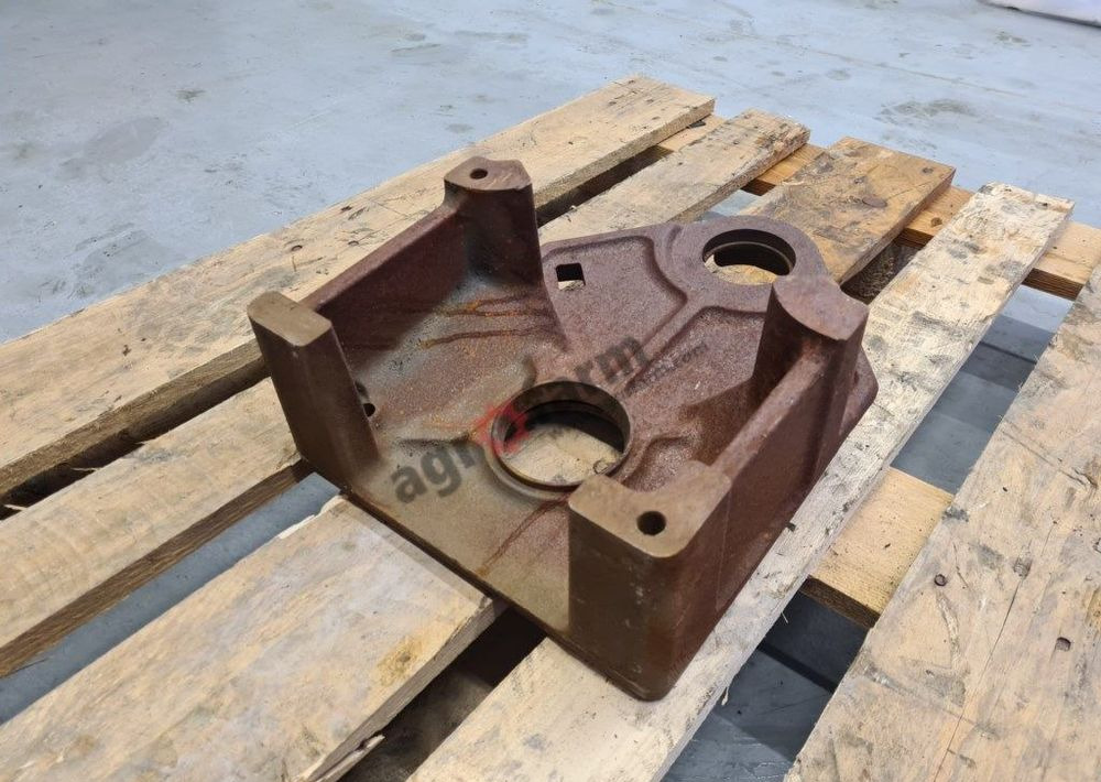 OBUDOWA PTO R93494 JOHN DEERE 7600 7700 7800 - Cutie de viteze: Foto 1 OBUDOWA PTO R93494 JOHN DEERE 7600 7700 7800 - Cutie de viteze: Foto 1