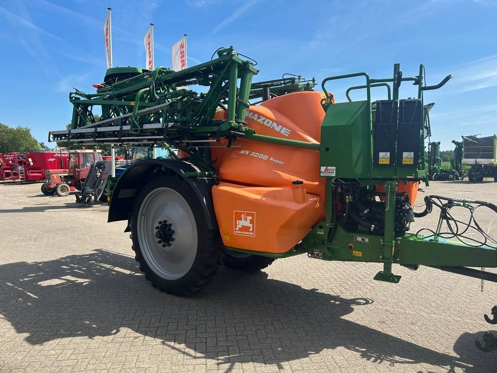 Amazone UX 3200 Super - Maşină de erbicidat tractata: Foto 2 Amazone UX 3200 Super - Maşină de erbicidat tractata: Foto 2