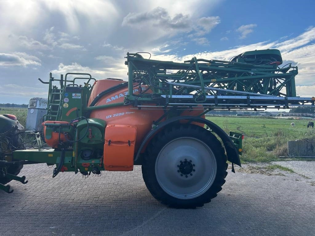 Amazone UX 3200 Super - Maşină de erbicidat tractata: Foto 5 Amazone UX 3200 Super - Maşină de erbicidat tractata: Foto 5