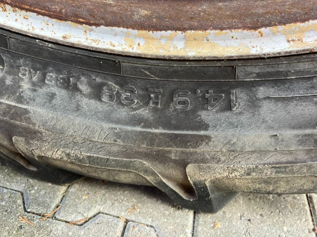 Tractor agricol International 744: Foto 13 Tractor agricol International 744: Foto 13