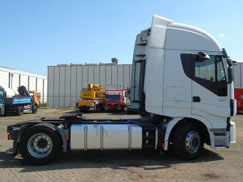 Iveco Stralis 420 + EURO 6 + 580KM - Cap tractor: Foto 3 Iveco Stralis 420 + EURO 6 + 580KM - Cap tractor: Foto 3