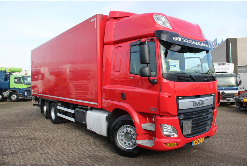 DAF CF 330 + 6X2 + LIFT - Camion furgon: Foto 3 DAF CF 330 + 6X2 + LIFT - Camion furgon: Foto 3