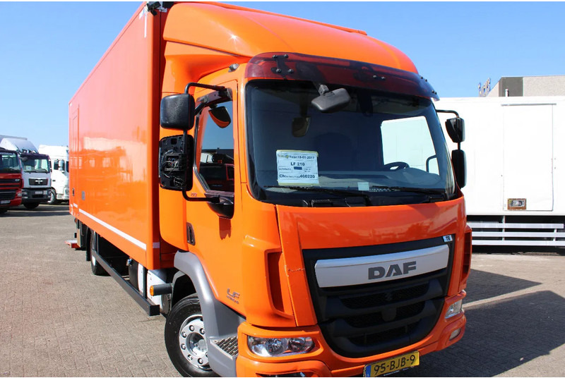 DAF LF 210 + euro 6 + lift + 12t - Camion furgon: Foto 2 DAF LF 210 + euro 6 + lift + 12t - Camion furgon: Foto 2