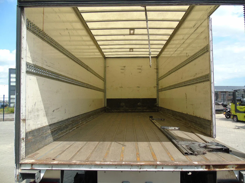 DAF LF 210 reserved + euro 6 + lift + 3P - Camion furgon: Foto 4 DAF LF 210 reserved + euro 6 + lift + 3P - Camion furgon: Foto 4