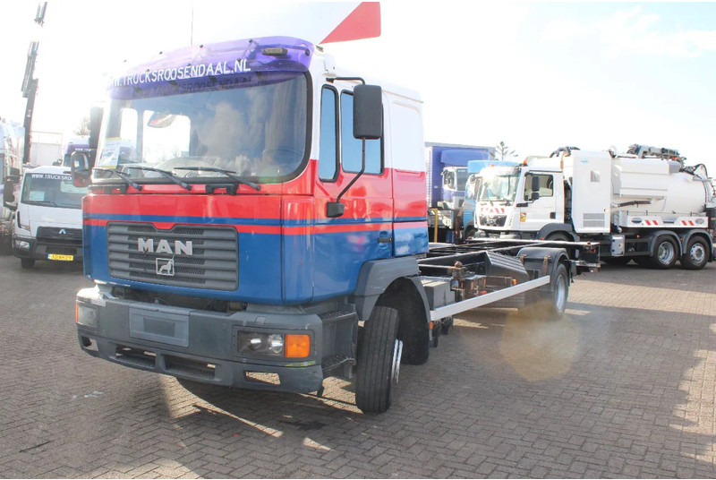 MAN 15 .224 + MANUAL + EURO 2 - Camion şasiu: Foto 2 MAN 15 .224 + MANUAL + EURO 2 - Camion şasiu: Foto 2