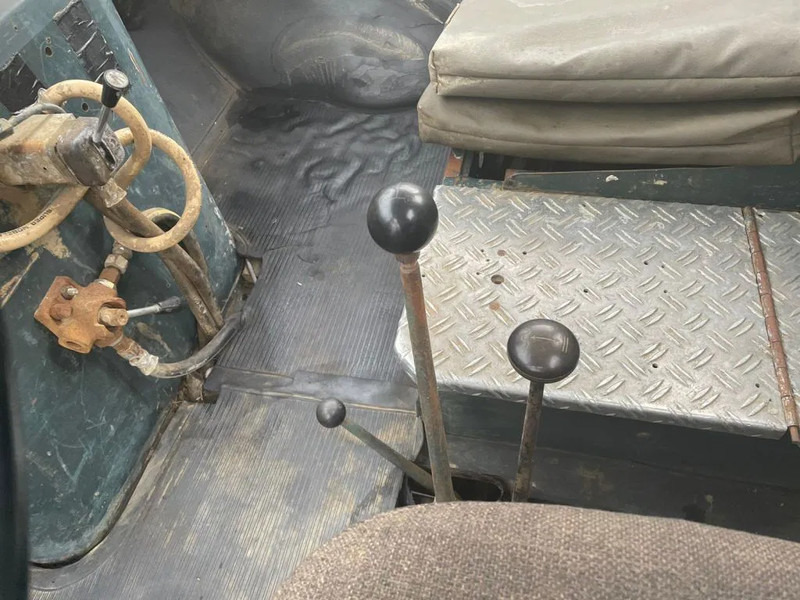 Mercedes-Benz 813 + Manual + Kipper + 4x4 - Camion basculantă: Foto 5 Mercedes-Benz 813 + Manual + Kipper + 4x4 - Camion basculantă: Foto 5