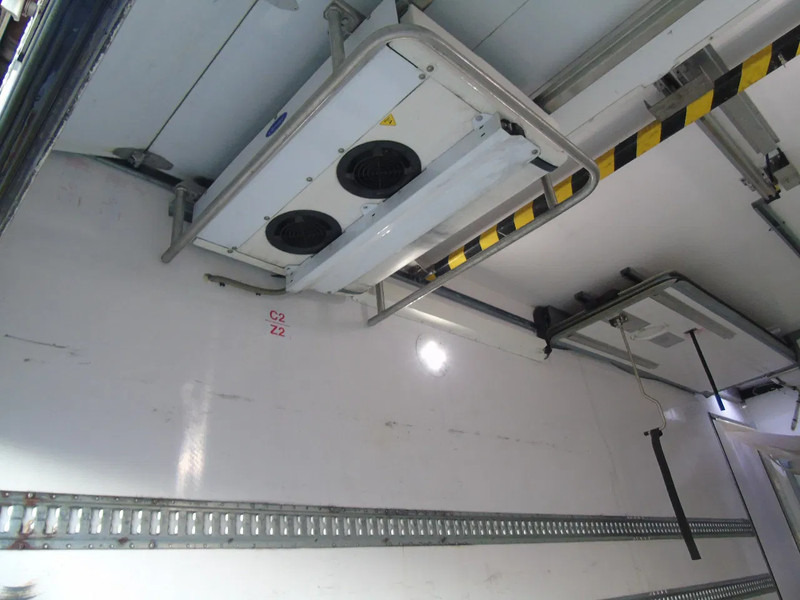 Mercedes-Benz Antos 1932 + EURO 6 + CARRIER + LIFT - Camion frigider: Foto 5 Mercedes-Benz Antos 1932 + EURO 6 + CARRIER + LIFT - Camion frigider: Foto 5