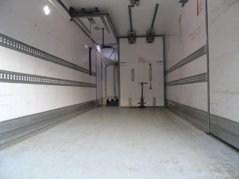 Mercedes-Benz Antos 1932 + EURO 6 + CARRIER + LIFT - Camion frigider: Foto 4 Mercedes-Benz Antos 1932 + EURO 6 + CARRIER + LIFT - Camion frigider: Foto 4