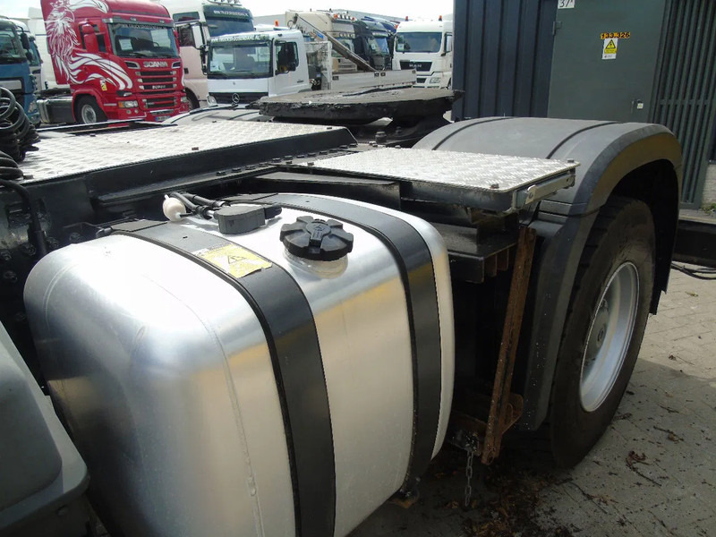 Camion cu macara Mercedes-Benz Arocs 2051 + 4X4 + HIAB 302 E6 / JIB 70 X 4 + 10 EXTENTSIONS (512hours): Foto 20