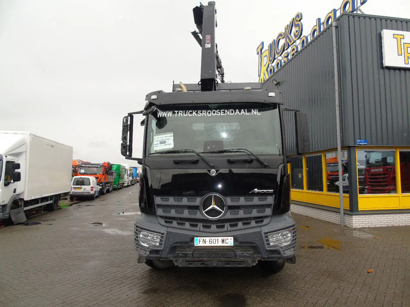 Mercedes-Benz Arocs 2643 + HIAB HIDUO 188B-3 + 6X4 + 3 SIDE TIPPER - Camion cu macara: Foto 2 Mercedes-Benz Arocs 2643 + HIAB HIDUO 188B-3 + 6X4 + 3 SIDE TIPPER - Camion cu macara: Foto 2