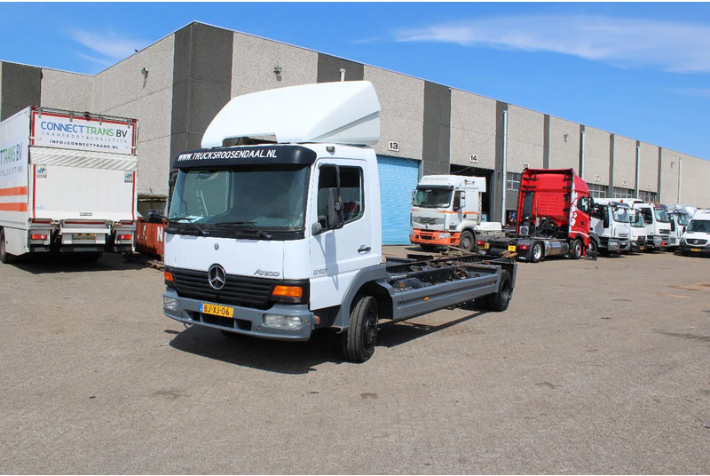 Mercedes-Benz Atego 918 + MANUAL + EURO 2 - Camion şasiu: Foto 2 Mercedes-Benz Atego 918 + MANUAL + EURO 2 - Camion şasiu: Foto 2