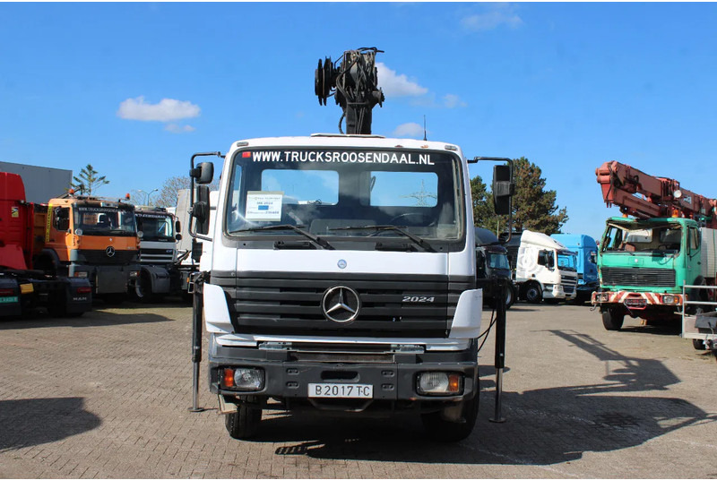 Mercedes-Benz SK 2024 + HIAB 125 + MANUAL - Camion cu macara: Foto 2 Mercedes-Benz SK 2024 + HIAB 125 + MANUAL - Camion cu macara: Foto 2