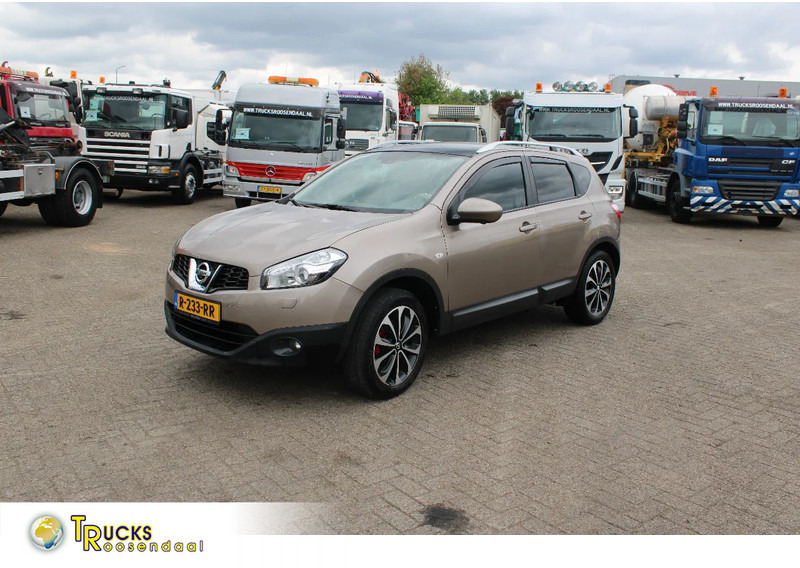 Nissan QASHQAI 2.0 AUTOMATIC / CAMERA - Automobil: Foto 1 Nissan QASHQAI 2.0 AUTOMATIC / CAMERA - Automobil: Foto 1