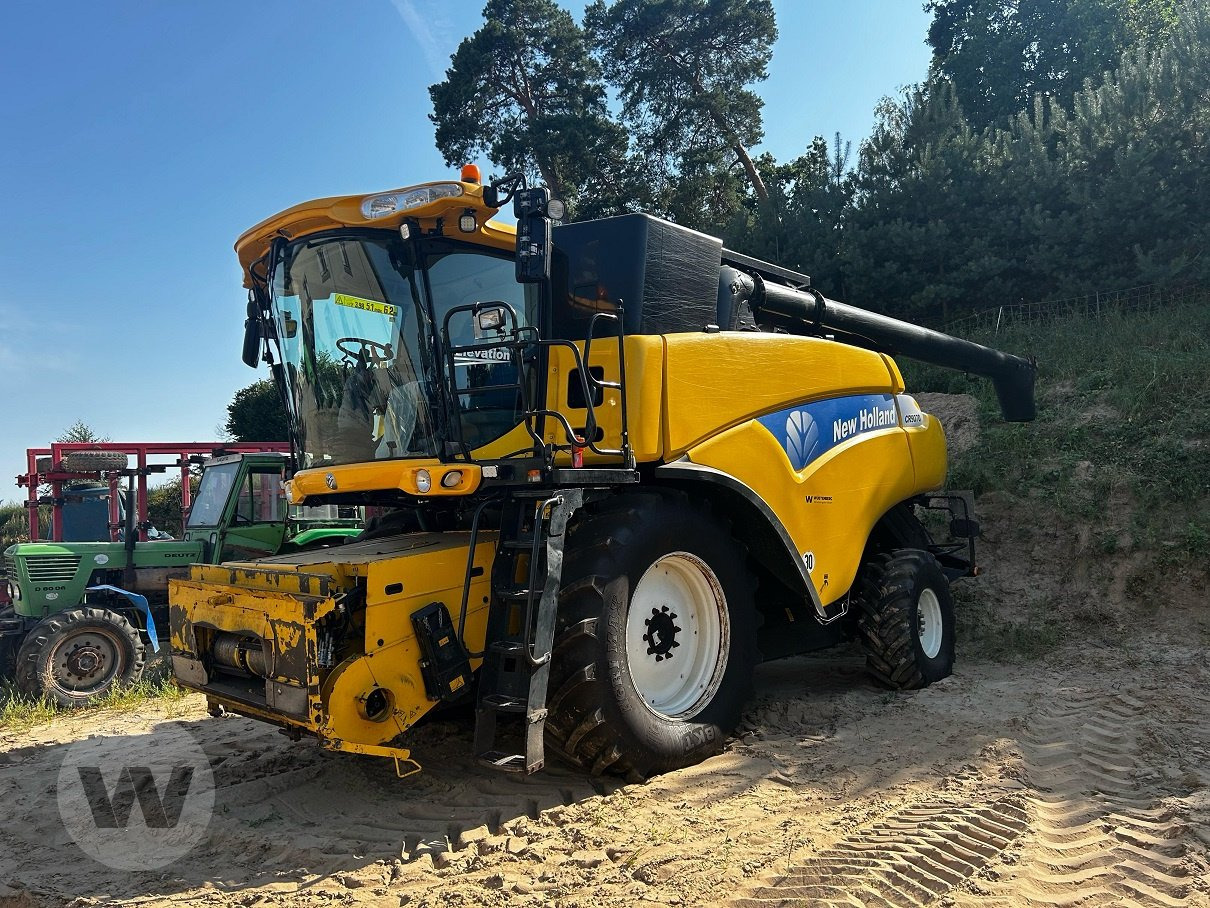 New Holland CR 9070 ELEV - Tractor agricol: Foto 3 New Holland CR 9070 ELEV - Tractor agricol: Foto 3
