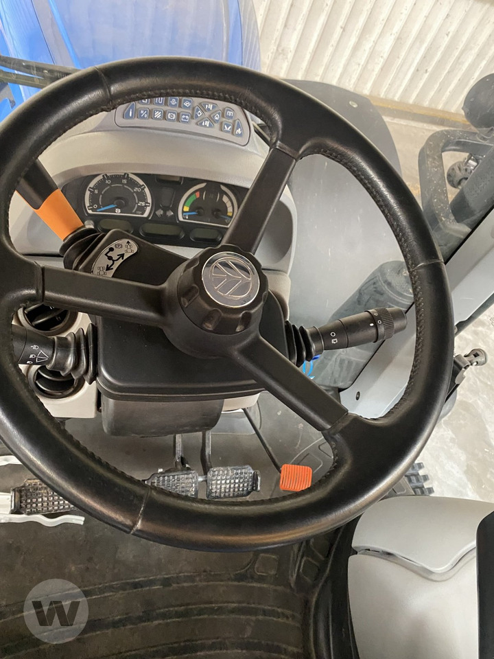 New Holland T 7.245 AC StageV - Tractor agricol: Foto 4 New Holland T 7.245 AC StageV - Tractor agricol: Foto 4