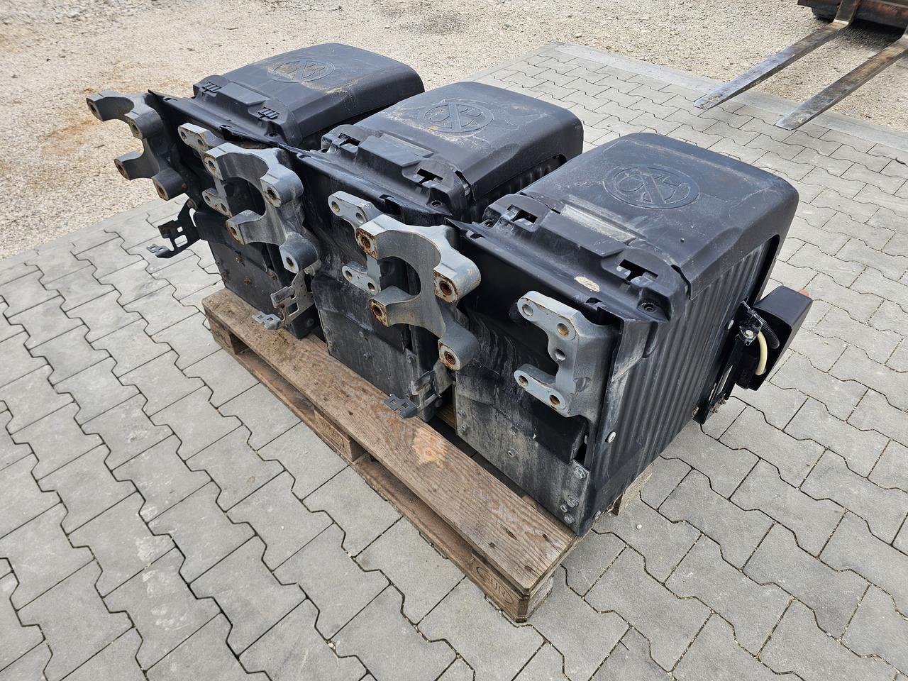 DAF XF106 EURO 6 / VERTICAL BATTERY BOX - Acumulator: Foto 3 DAF XF106 EURO 6 / VERTICAL BATTERY BOX - Acumulator: Foto 3