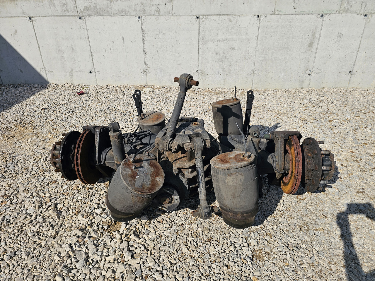 MAN TGX TGS EURO 6 / COMPLETE AXLE / HY-1350 / 38:15 - Axă spate: Foto 2 MAN TGX TGS EURO 6 / COMPLETE AXLE / HY-1350 / 38:15 - Axă spate: Foto 2