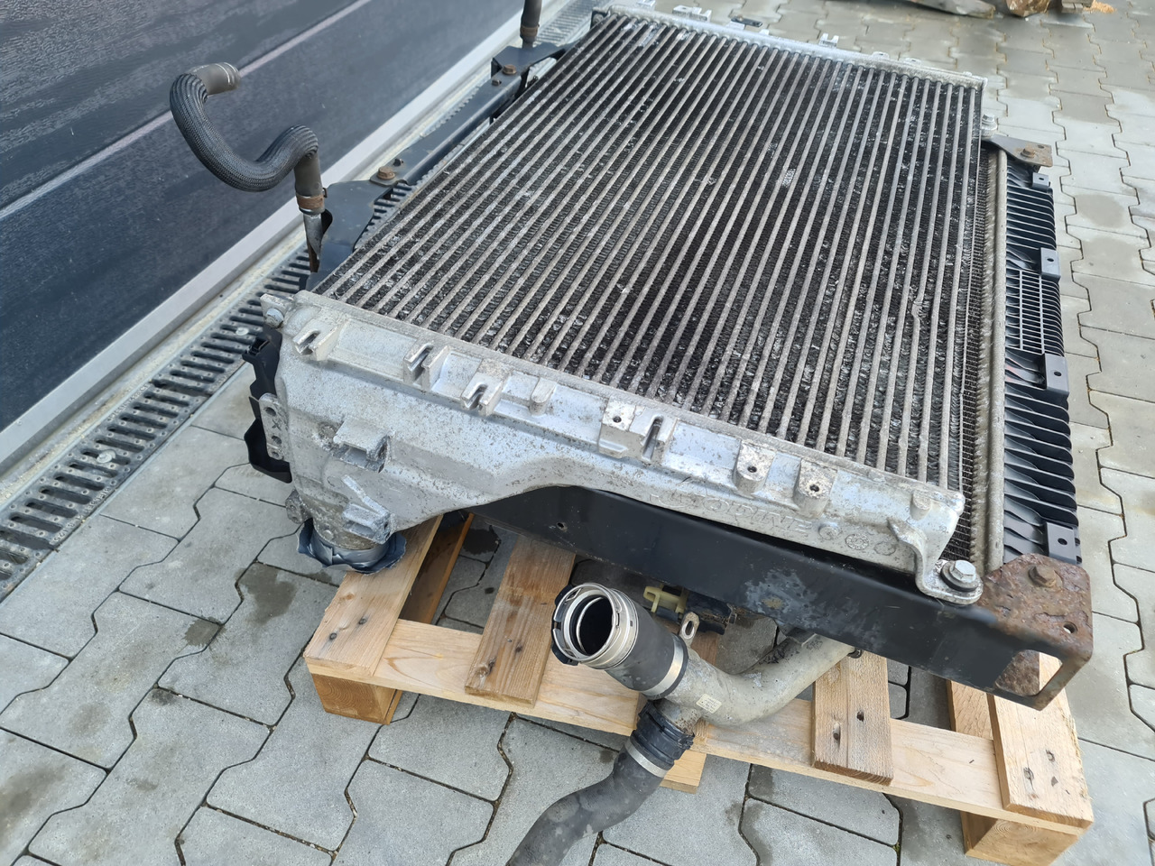 MERCEDES ATEGO ANTOS / EURO 6 / COOLER SET / INTERCOOLER / WATER COOLER / WORLDWIDE DELIVERY - Radiator: Foto 4 MERCEDES ATEGO ANTOS / EURO 6 / COOLER SET / INTERCOOLER / WATER COOLER / WORLDWIDE DELIVERY - Radiator: Foto 4