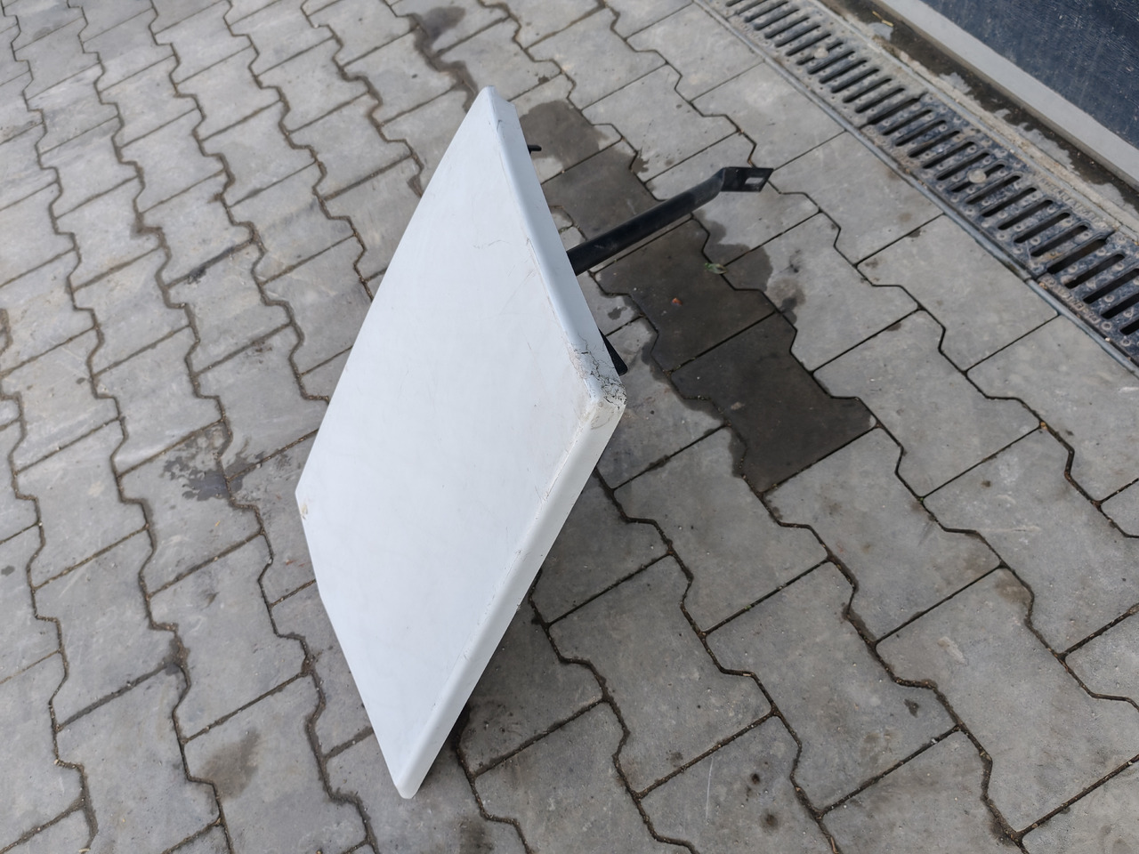 RENAULT RANGE T EURO 6 / HIGH CAB / LEFT SPOILER EXTENDER - Aerodinamică/ Spoiler: Foto 3 RENAULT RANGE T EURO 6 / HIGH CAB / LEFT SPOILER EXTENDER - Aerodinamică/ Spoiler: Foto 3