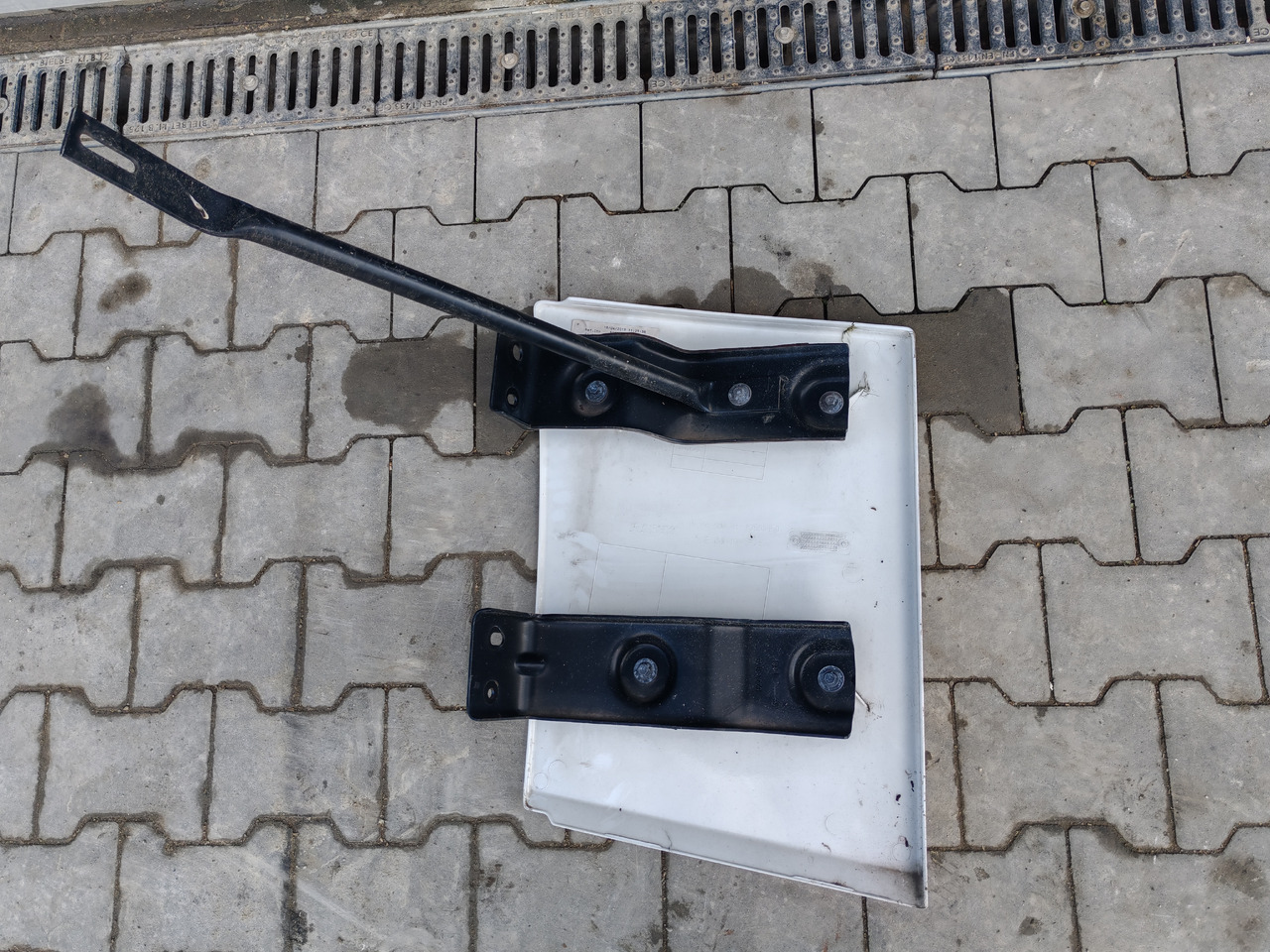 RENAULT RANGE T EURO 6 / HIGH CAB / RIGHT SPOILER EXTENDER - Aerodinamică/ Spoiler: Foto 5 RENAULT RANGE T EURO 6 / HIGH CAB / RIGHT SPOILER EXTENDER - Aerodinamică/ Spoiler: Foto 5