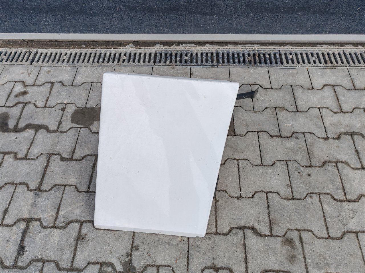 RENAULT RANGE T EURO 6 / HIGH CAB / RIGHT SPOILER EXTENDER - Aerodinamică/ Spoiler: Foto 2 RENAULT RANGE T EURO 6 / HIGH CAB / RIGHT SPOILER EXTENDER - Aerodinamică/ Spoiler: Foto 2