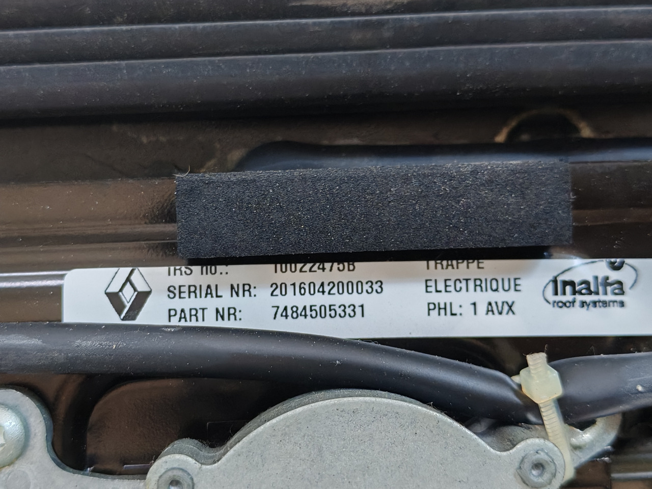 RENAULT RANGE T / SUNROOF / 7484505331 - Fereastră și piese: Foto 5 RENAULT RANGE T / SUNROOF / 7484505331 - Fereastră și piese: Foto 5
