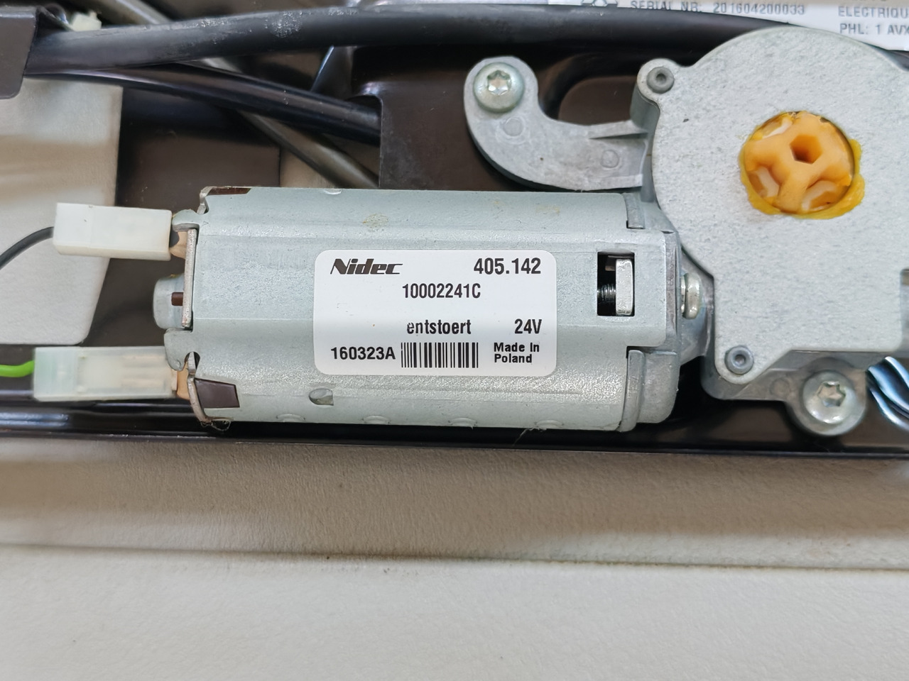 RENAULT RANGE T / SUNROOF / 7484505331 - Fereastră și piese: Foto 4 RENAULT RANGE T / SUNROOF / 7484505331 - Fereastră și piese: Foto 4