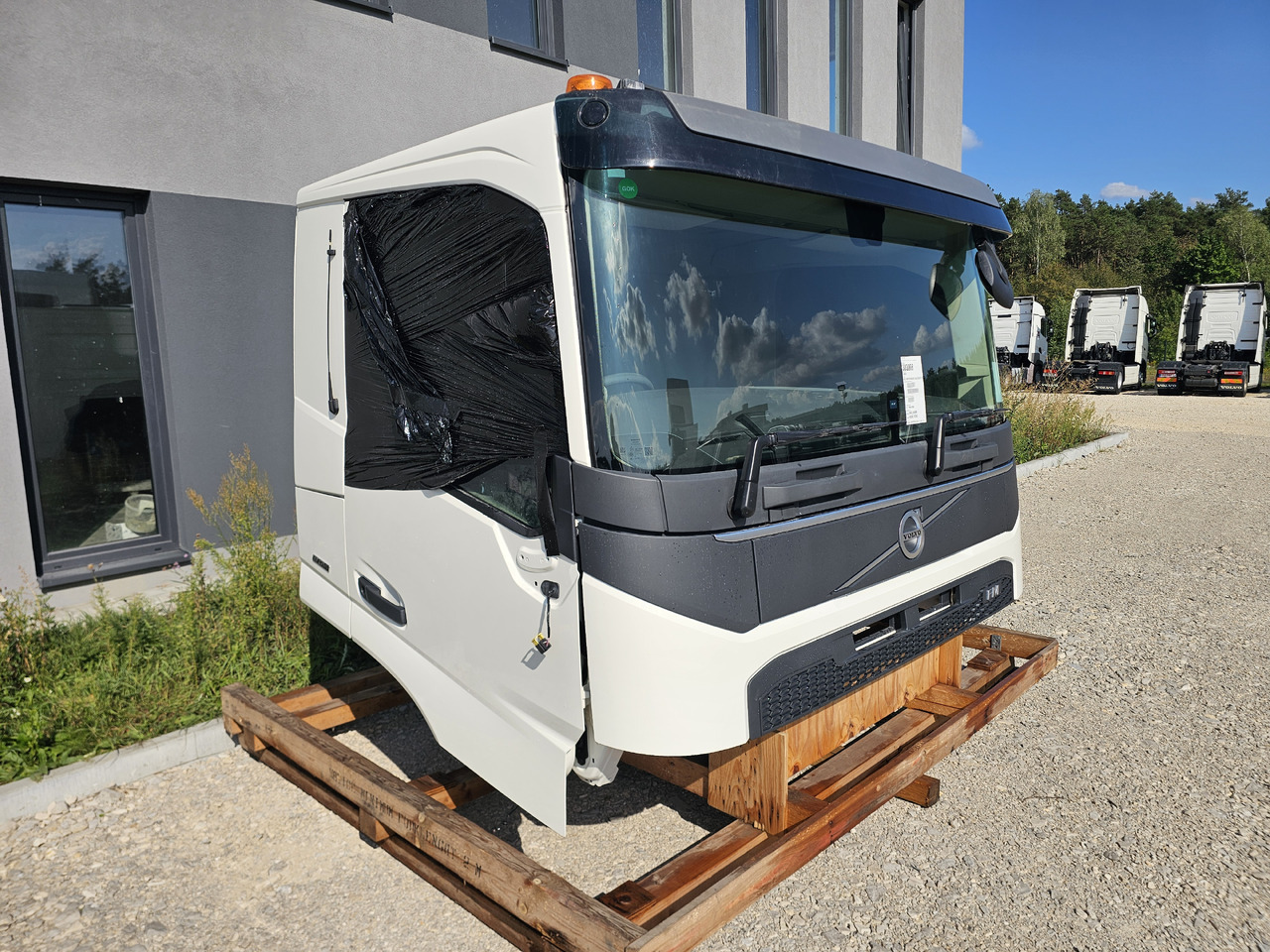 VOLVO FM5 FMX LOW DAY CAB / FULLY COMPLETE / BRAND NEW - Cabină: Foto 4 VOLVO FM5 FMX LOW DAY CAB / FULLY COMPLETE / BRAND NEW - Cabină: Foto 4