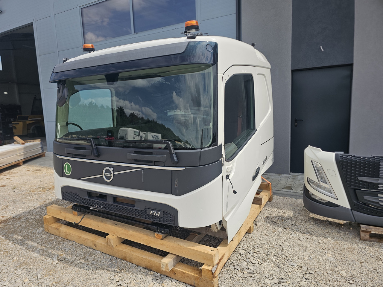 VOLVO FM5 LOW ROOF / L2 H1 / COMPLETE CAB / 2022 - Cabină: Foto 1 VOLVO FM5 LOW ROOF / L2 H1 / COMPLETE CAB / 2022 - Cabină: Foto 1