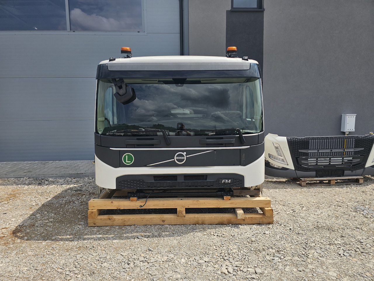 VOLVO FM5 LOW ROOF / L2 H1 / COMPLETE CAB / 2022 - Cabină: Foto 3 VOLVO FM5 LOW ROOF / L2 H1 / COMPLETE CAB / 2022 - Cabină: Foto 3