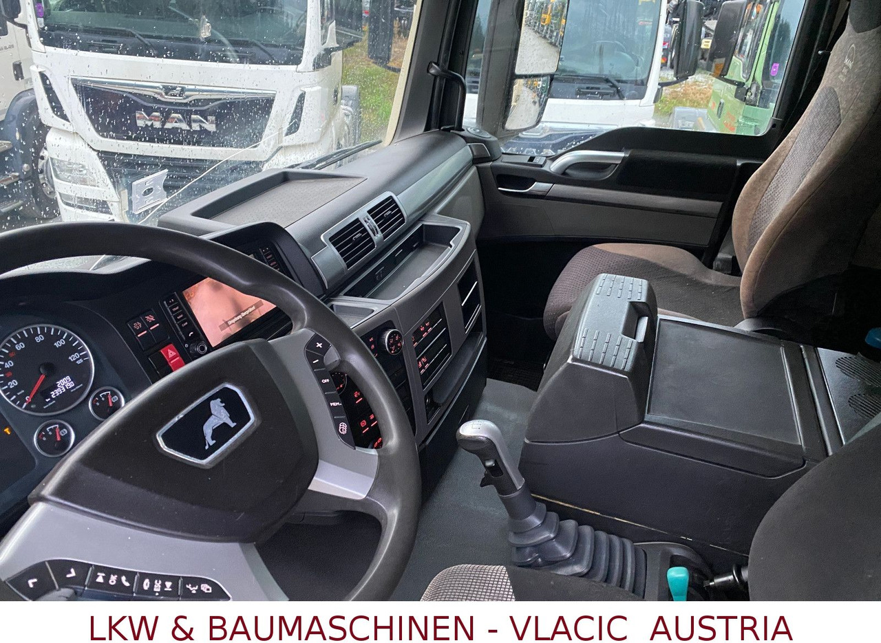 MAN 33.500 6x6 MIT KRAN PENZ - Camion forestier, Camion cu macara: Foto 5 MAN 33.500 6x6 MIT KRAN PENZ - Camion forestier, Camion cu macara: Foto 5