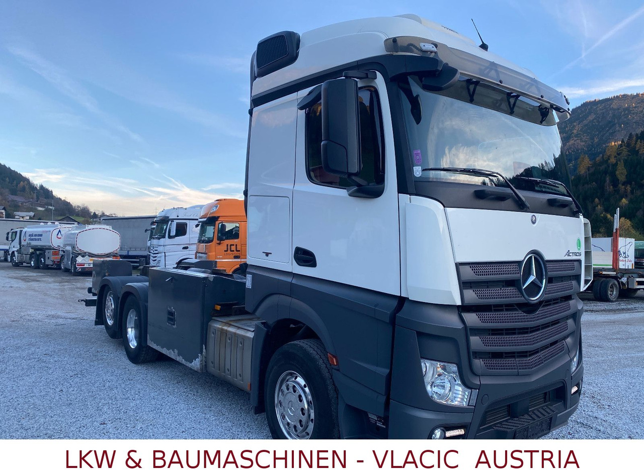 Mercedes-Benz Actros 963-0-C - Camion cisternă: Foto 2 Mercedes-Benz Actros 963-0-C - Camion cisternă: Foto 2