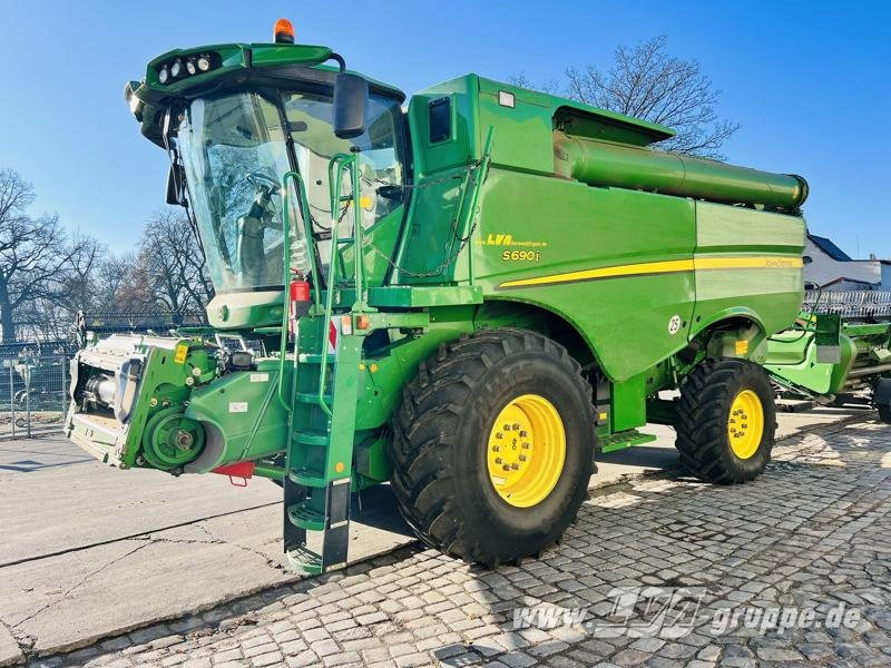 John Deere S690 - Combină de recoltat cereale: Foto 1 John Deere S690 - Combină de recoltat cereale: Foto 1