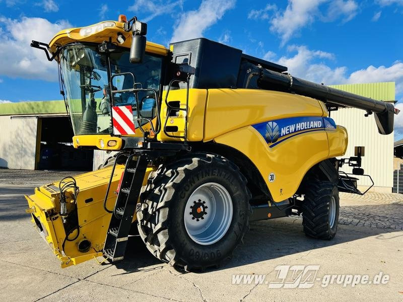 New Holland CR8080 - Combină de recoltat cereale: Foto 1 New Holland CR8080 - Combină de recoltat cereale: Foto 1