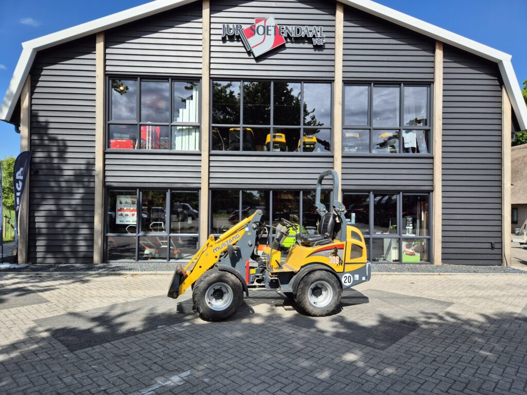 MUSTANG AL 306 miniloader - Încărcător articulat: Foto 1 MUSTANG AL 306 miniloader - Încărcător articulat: Foto 1