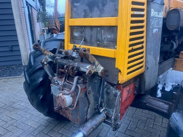 RENAULT 145.14 - Tractor agricol: Foto 4 RENAULT 145.14 - Tractor agricol: Foto 4