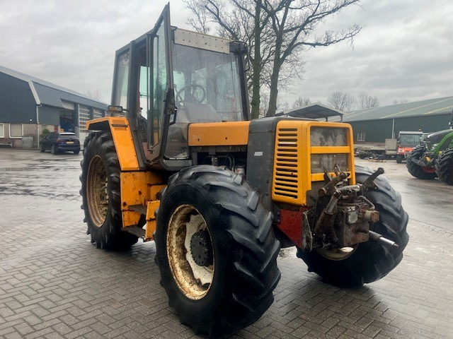 Tractor agricol RENAULT 145.14: Foto 9