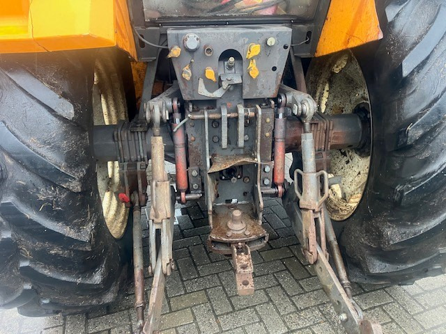 Tractor agricol RENAULT 145.14: Foto 6