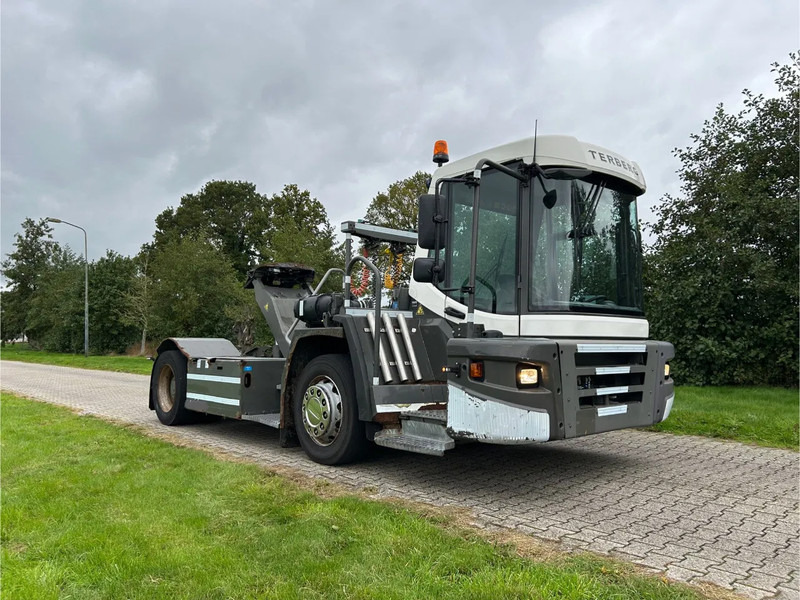 Terberg DT 183 | DISTRIBUTION TERMINAL | 8949 HOURS !!!! | LOW STEPS - Tractor terminal: Foto 2 Terberg DT 183 | DISTRIBUTION TERMINAL | 8949 HOURS !!!! | LOW STEPS - Tractor terminal: Foto 2