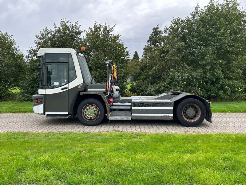 Terberg DT 183 | DISTRIBUTION TERMINAL | 8949 HOURS !!!! | LOW STEPS - Tractor terminal: Foto 3 Terberg DT 183 | DISTRIBUTION TERMINAL | 8949 HOURS !!!! | LOW STEPS - Tractor terminal: Foto 3