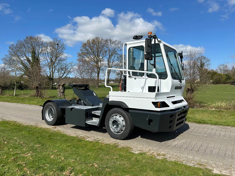 Terberg YT 182 TERBERG | MEGA | CLIMA | LOW HOURS | NEW ENGINE - Tractor terminal: Foto 5 Terberg YT 182 TERBERG | MEGA | CLIMA | LOW HOURS | NEW ENGINE - Tractor terminal: Foto 5