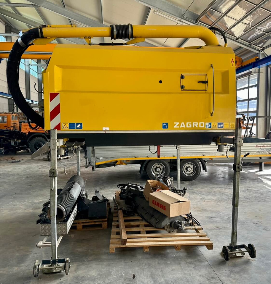 Unimog Aufbaukehrmaschine Trilety SK-370 - Măturătoare stradală: Foto 3 Unimog Aufbaukehrmaschine Trilety SK-370 - Măturătoare stradală: Foto 3