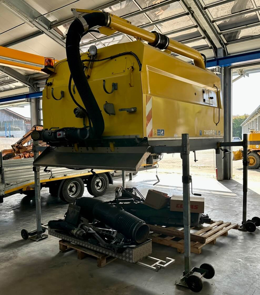 Unimog Aufbaukehrmaschine Trilety SK-370 - Măturătoare stradală: Foto 4 Unimog Aufbaukehrmaschine Trilety SK-370 - Măturătoare stradală: Foto 4