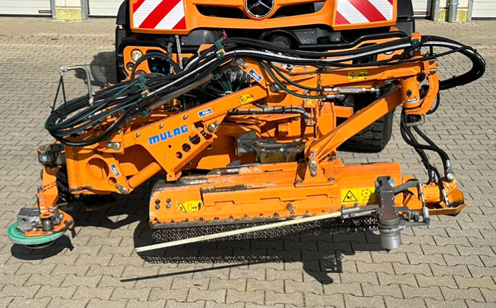 Unimog Leitpfostenausmähgerät / Randstreifenmähger - Tocător cu braţ: Foto 1 Unimog Leitpfostenausmähgerät / Randstreifenmähger - Tocător cu braţ: Foto 1
