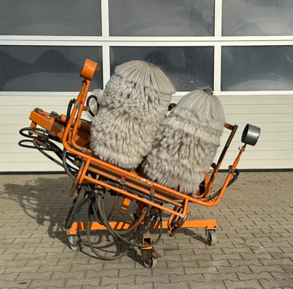 Unimog Leitpfostenwaschgerät Schmidt RPS-H - Perie: Foto 1 Unimog Leitpfostenwaschgerät Schmidt RPS-H - Perie: Foto 1