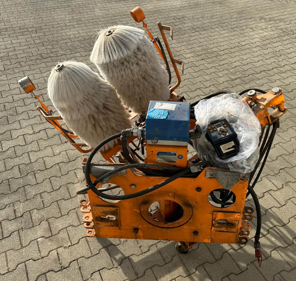 Unimog Leitpfostenwaschgerät Schmidt RPS-H - Perie: Foto 5 Unimog Leitpfostenwaschgerät Schmidt RPS-H - Perie: Foto 5