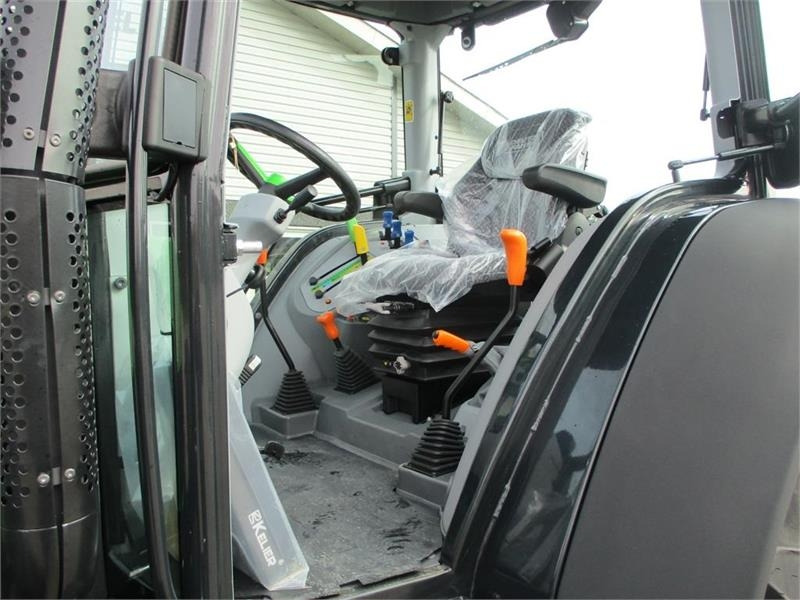 Deutz-fahr Agrofarm 115G New and Unused tractor with 30F+30R - Tractor agricol: Foto 5 Deutz-fahr Agrofarm 115G New and Unused tractor with 30F+30R - Tractor agricol: Foto 5