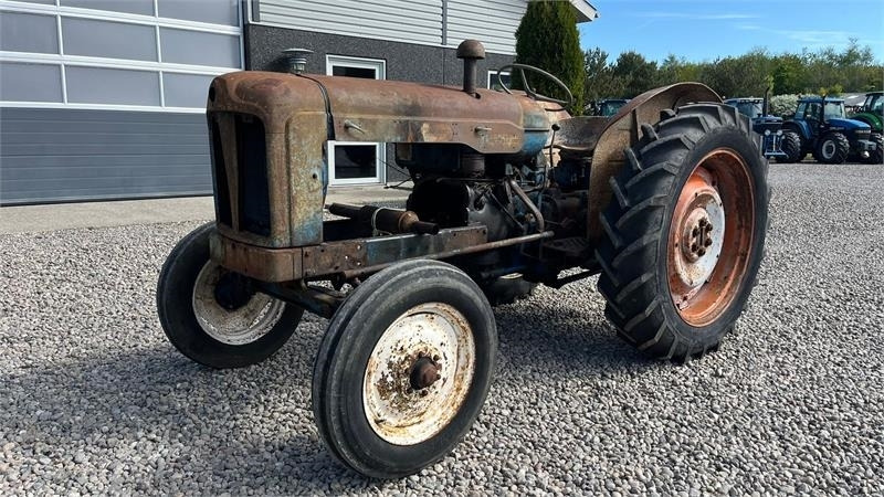 Fordson Major Motoren mangler, men mange god dele. - Tractor agricol: Foto 3 Fordson Major Motoren mangler, men mange god dele. - Tractor agricol: Foto 3