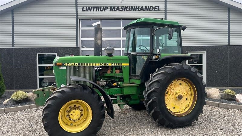 John Deere 4450 med 7,6L motor - Tractor agricol: Foto 1 John Deere 4450 med 7,6L motor - Tractor agricol: Foto 1