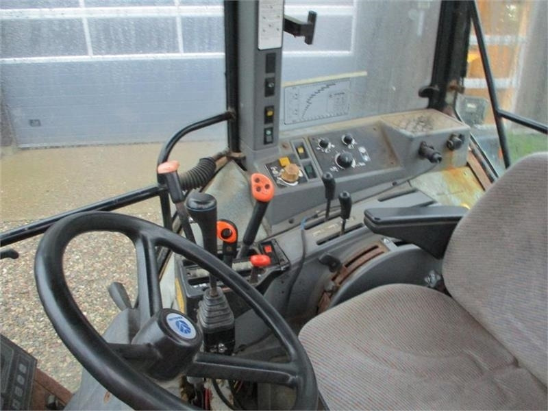 Tractor agricol New Holland 7740 SLE Turbo Med frontlæsser og frontlift.: Foto 8